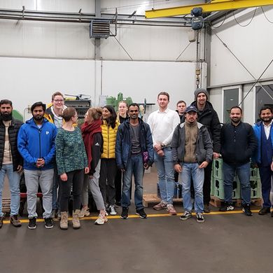 Mittelstand entdecken Gruppe Studierender auf Exkursion bei Maschinenbau Firma in Bremen