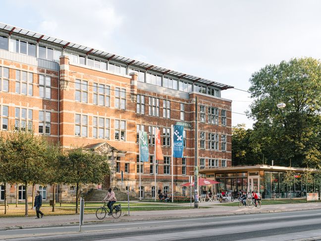 M-Gebäude der HSB M-Gebäude der HSB von Seite Langemarkstraße