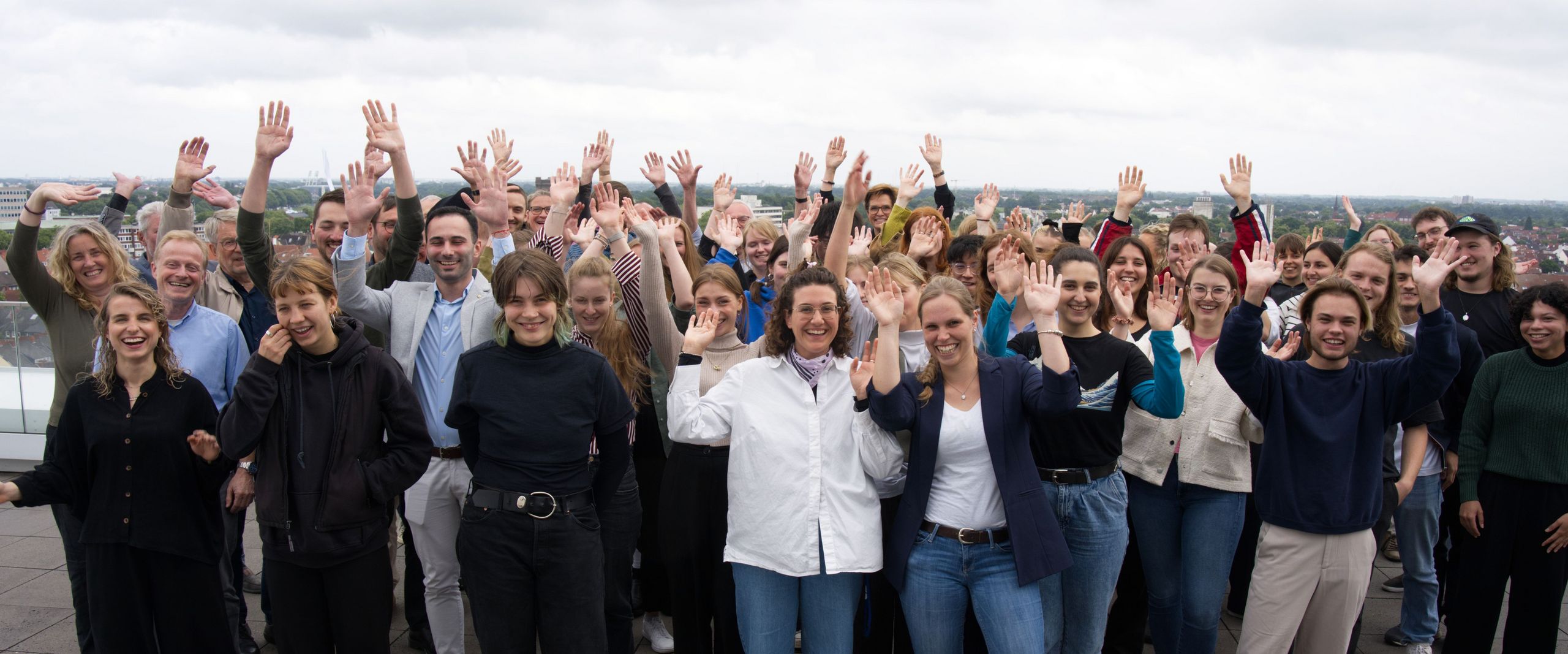 gruppenbild mit jungen Männern und Frauen