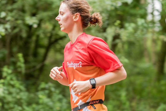 RS4862__DSC583220170801.jpg Triathlon-Läuferin in einem HSB-Dress