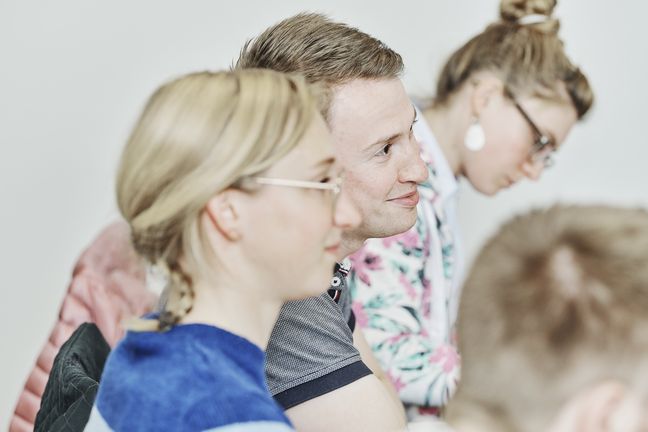 MBA berufsbegleitend Headerbild MBA Studierende im Porträt