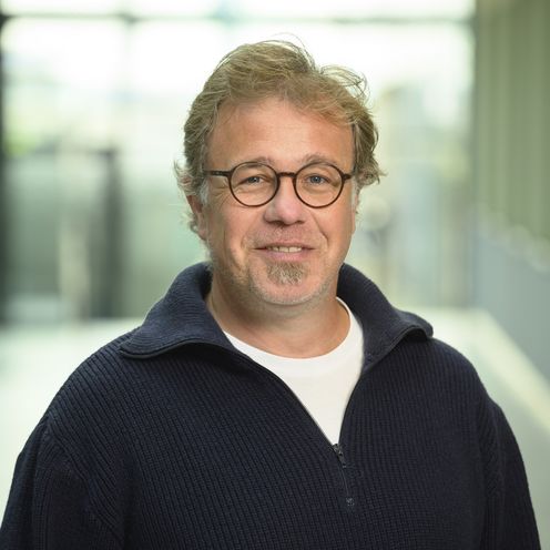 Honorarprofessor Dr. Stephan Ende Porträt eines mannes mit brille und grauen, kurzen Haaren