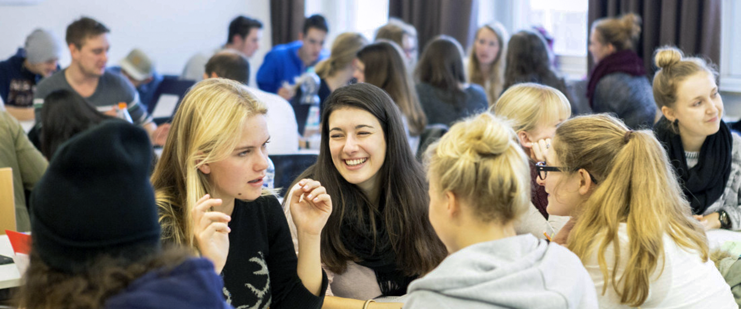 Studierende bei einer Gruppenarbeit Studierende bei einer Gruppenarbeit