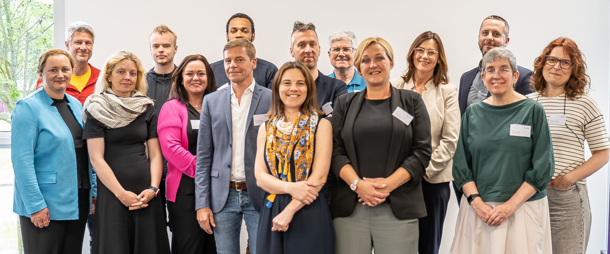 IGNITION-Konferenz Mai 2023 in Bremen Gruppenbild mit Männern und Frauen