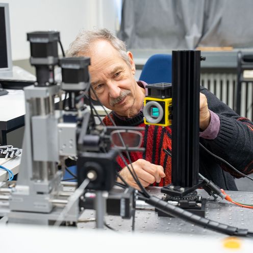 2026 neues Patent Mann sitzt an Messgerät