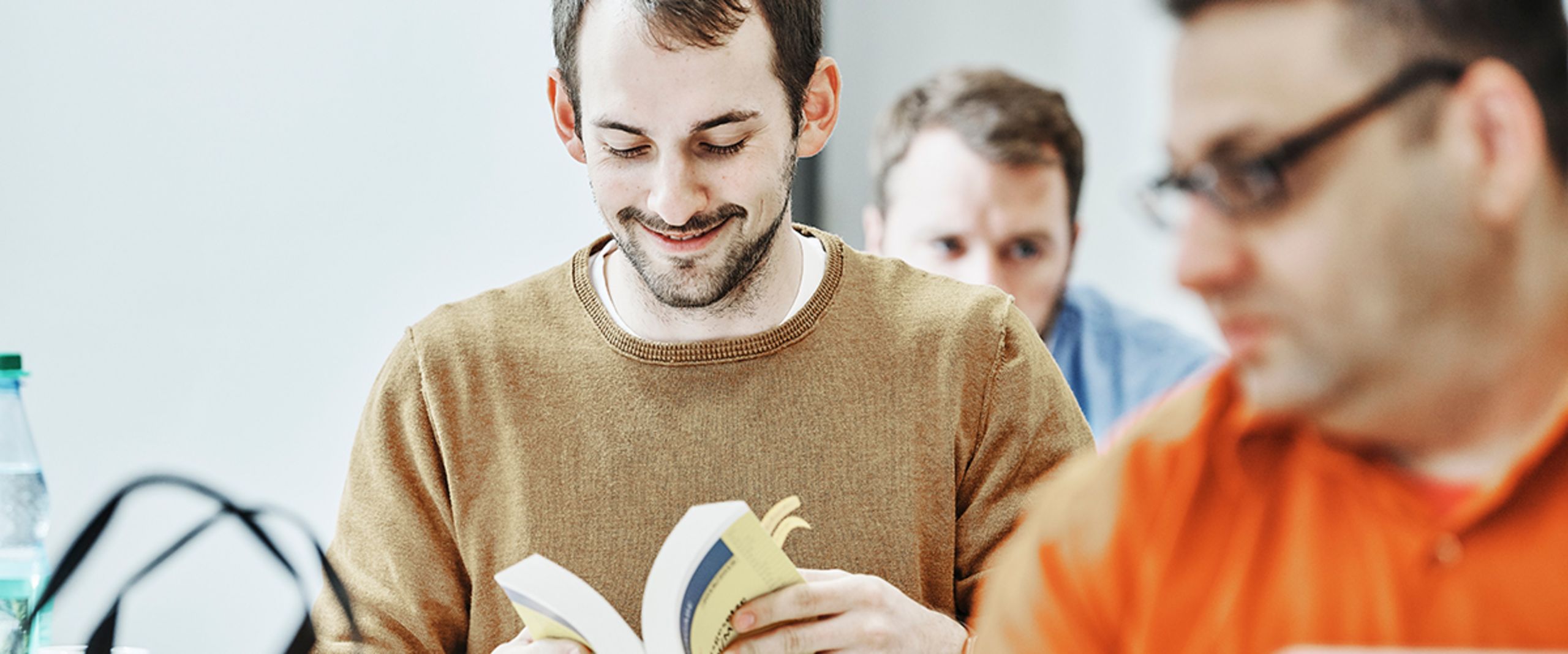 Berufsbegleitende MBA und Master Studierende im Unterricht