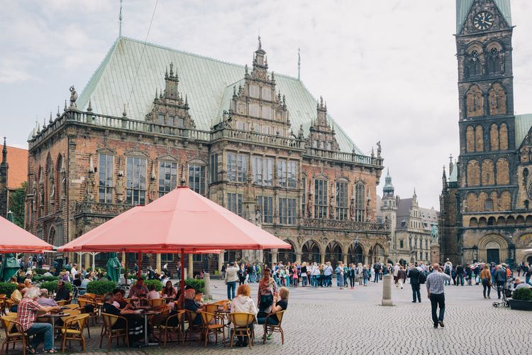 Rathaus und Marktplatz Rathaus und Marktplatz