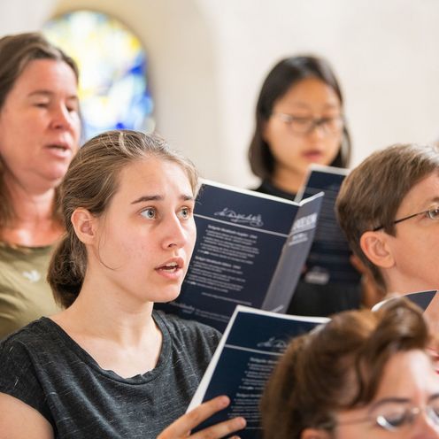 Hochschulchor IntoNation Sänger:innen des Hochschulchors IntoNation bei einem Konzert.
